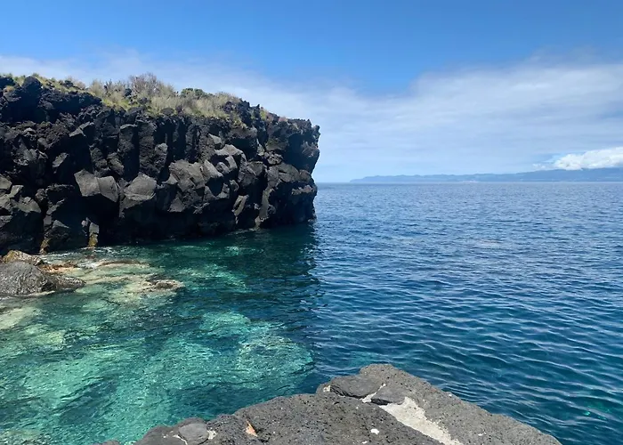 Ninho Cagarras Homestay *